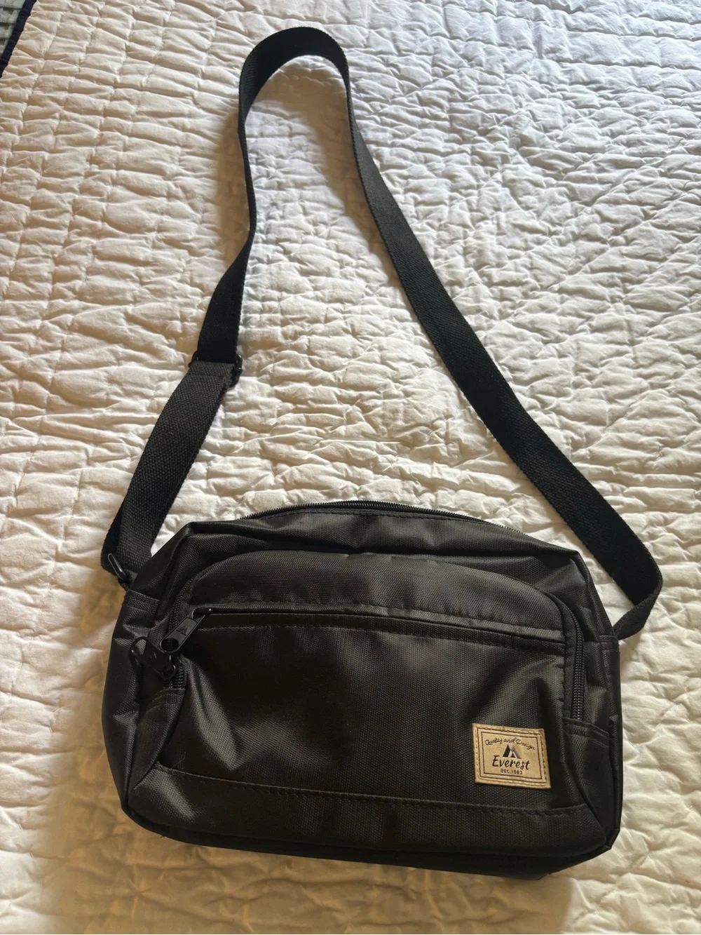 Everest Black Nylon Crossbody Shoulder Bag for Men or Women